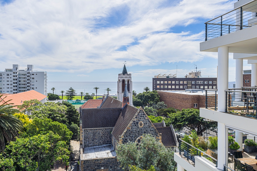 2 Bedroom Property for Sale in Sea Point Western Cape
